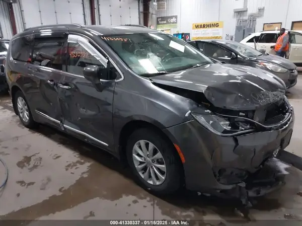 2C4RC1BGXHR753504 2017 CHRYSLER PACIFICA - Image 1