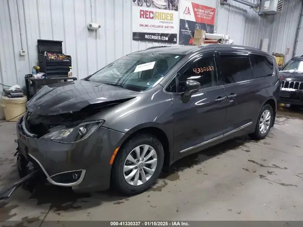 2C4RC1BGXHR753504 2017 CHRYSLER PACIFICA - Image 2