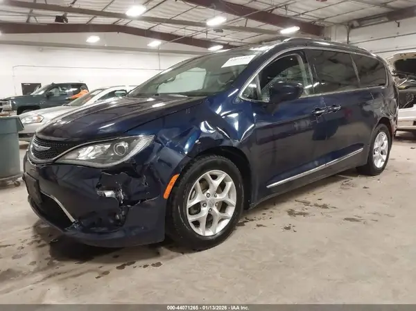 2C4RC1BGXHR756726 2017 CHRYSLER PACIFICA - Image 2