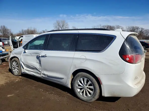 2C4RC1BGXHR759125 2017 CHRYSLER PACIFICA - Image 2