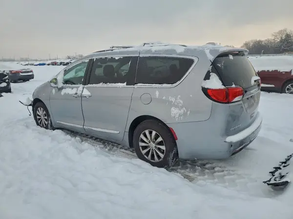 2C4RC1BGXHR785708 2017 CHRYSLER PACIFICA - Image 2