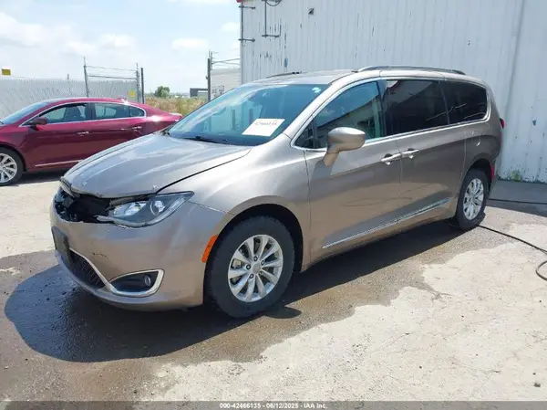2C4RC1BGXHR788625 2017 CHRYSLER PACIFICA - Image 2