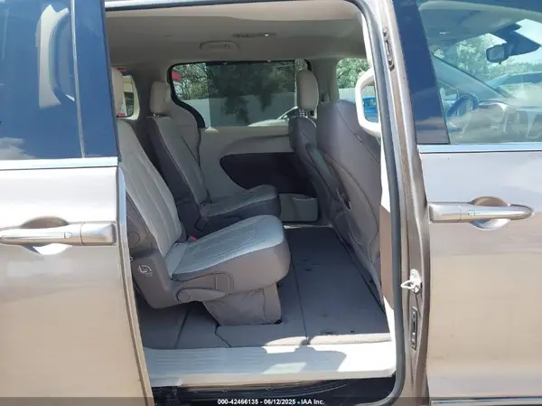 2C4RC1BGXHR788625 2017 CHRYSLER PACIFICA - Image 8