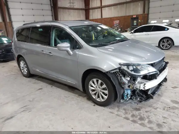 2C4RC1BGXHR795722 2017 CHRYSLER PACIFICA - Image 1