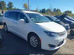 2C4RC1BGXHR795851 2017 CHRYSLER PACIFICA