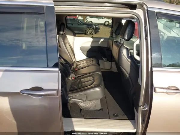 2C4RC1BGXHR796613 2017 CHRYSLER PACIFICA - Image 8