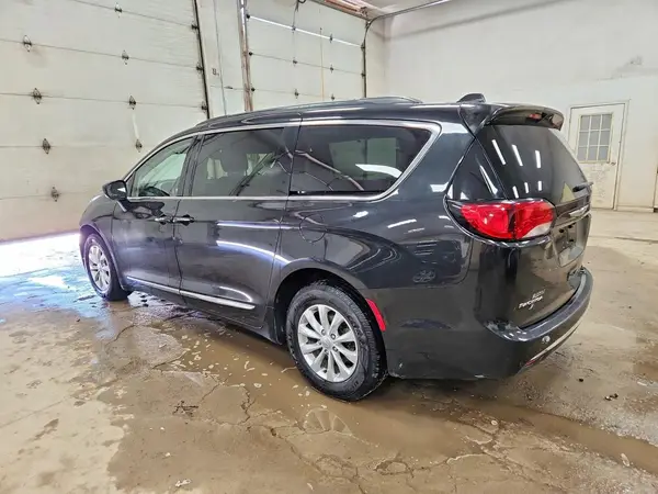 2C4RC1BGXHR811756 2017 CHRYSLER PACIFICA - Image 2