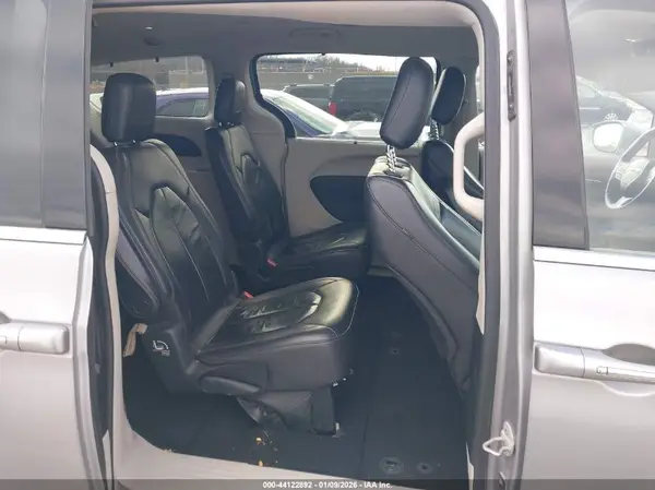 2C4RC1BGXHR816004 2017 CHRYSLER PACIFICA - Image 8