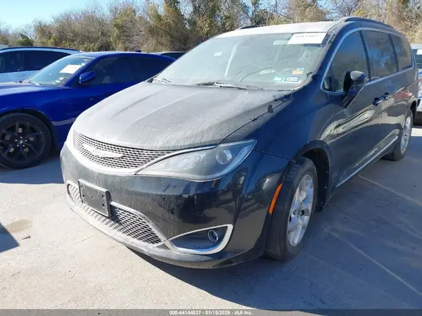 2C4RC1BGXHR820747 2017 CHRYSLER PACIFICA - Image 2