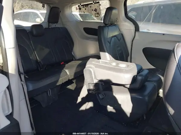 2C4RC1BGXHR820747 2017 CHRYSLER PACIFICA - Image 8