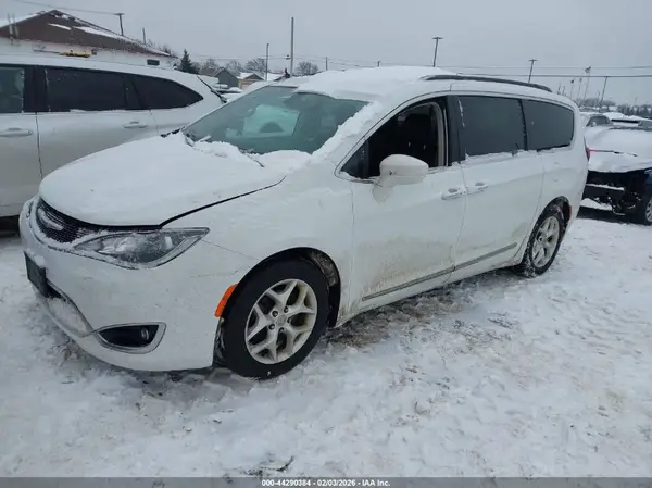 2C4RC1BGXHR820926 2017 CHRYSLER PACIFICA - Image 2