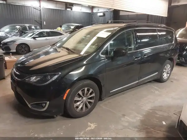 2C4RC1BGXHR821851 2017 CHRYSLER PACIFICA - Image 2