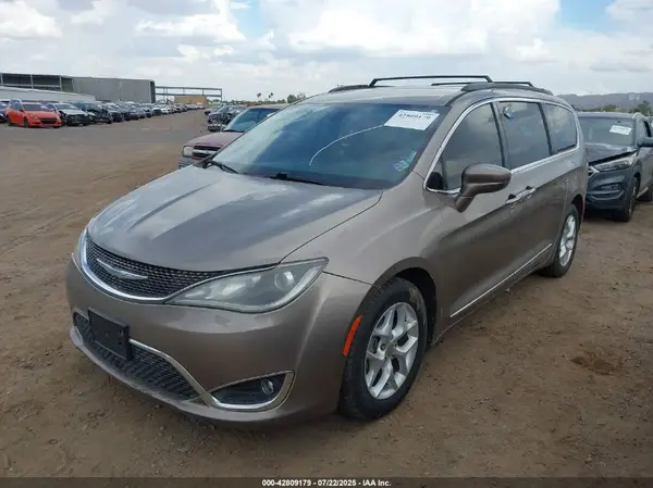 2C4RC1BGXHR822952 2017 CHRYSLER PACIFICA - Image 2