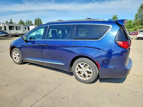 2C4RC1BGXHR823325 2017 CHRYSLER PACIFICA - Image 2