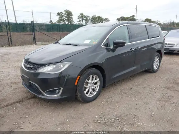 2C4RC1BGXHR824216 2017 CHRYSLER PACIFICA - Image 2