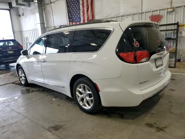 2C4RC1BGXHR831361 2017 CHRYSLER PACIFICA - Image 2