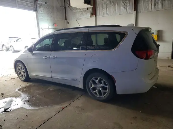 2C4RC1BGXHR832400 2017 CHRYSLER PACIFICA - Image 2