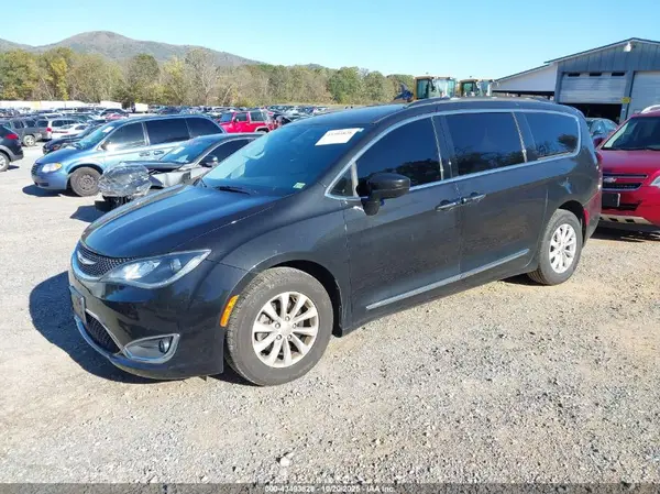2C4RC1BGXHR835894 2017 CHRYSLER PACIFICA - Image 2