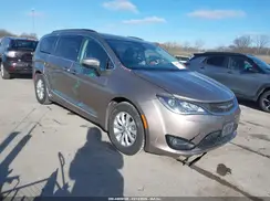 2C4RC1BGXHR837631 2017 CHRYSLER PACIFICA