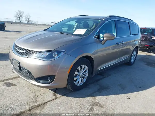 2C4RC1BGXHR837631 2017 CHRYSLER PACIFICA - Image 2
