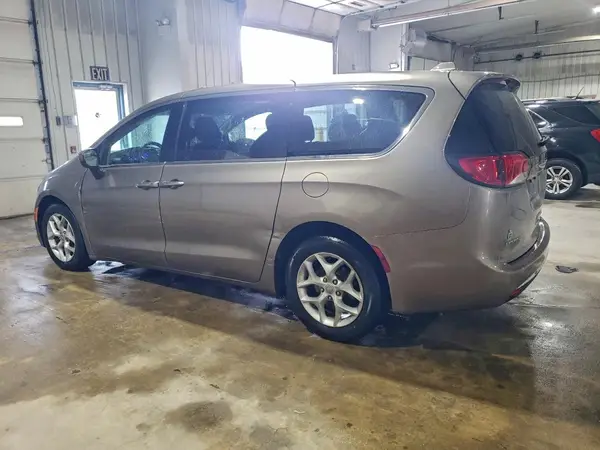 2C4RC1BGXHR841338 2017 CHRYSLER PACIFICA - Image 2
