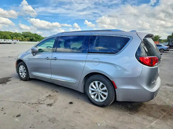 2C4RC1BGXJR112200 2018 CHRYSLER PACIFICA - Image 2