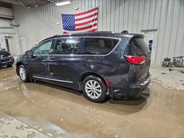 2C4RC1BGXJR114111 2018 CHRYSLER PACIFICA - Image 2