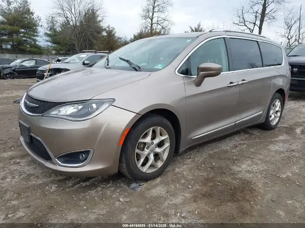 2C4RC1BGXJR114951 2018 CHRYSLER PACIFICA - Image 2