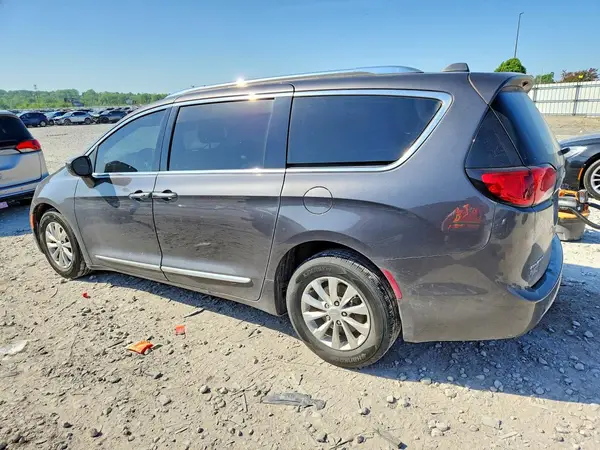 2C4RC1BGXJR117963 2018 CHRYSLER PACIFICA - Image 2