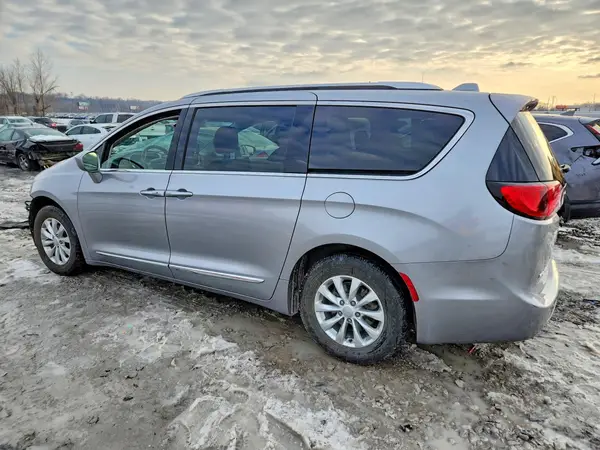 2C4RC1BGXJR119048 2018 CHRYSLER PACIFICA - Image 2