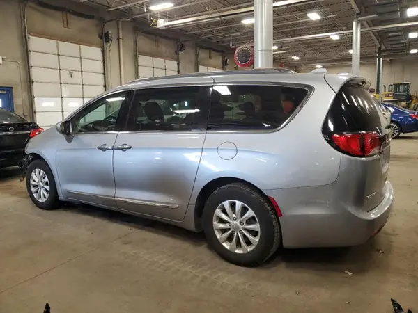 2C4RC1BGXJR120488 2018 CHRYSLER PACIFICA - Image 2