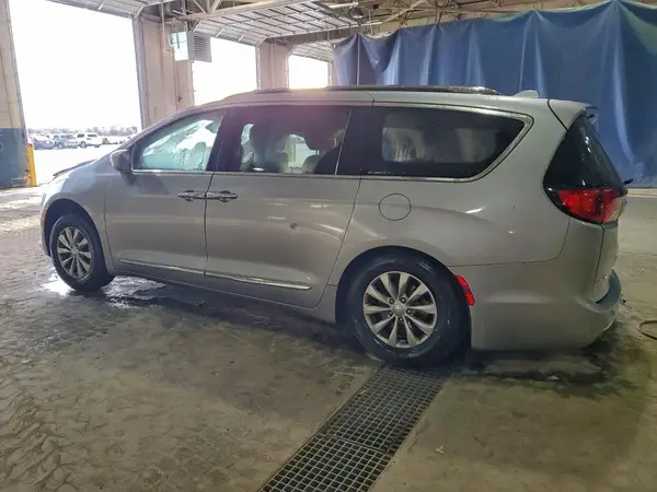 2C4RC1BGXJR123021 2018 CHRYSLER PACIFICA - Image 2