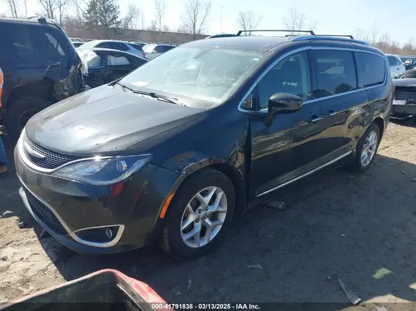 2C4RC1BGXJR123052 2018 CHRYSLER PACIFICA - Image 2