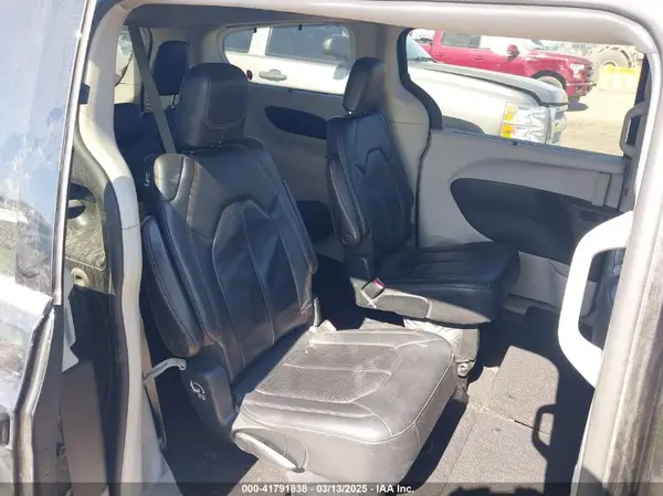 2C4RC1BGXJR123052 2018 CHRYSLER PACIFICA - Image 8