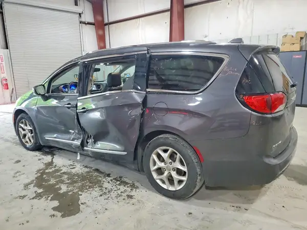 2C4RC1BGXJR123231 2018 CHRYSLER PACIFICA - Image 2