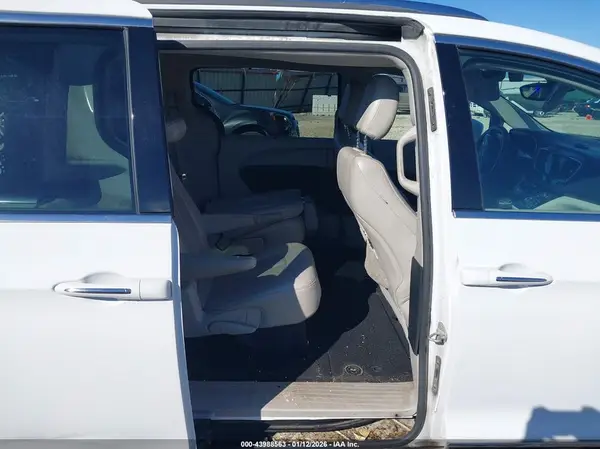 2C4RC1BGXJR130650 2018 CHRYSLER PACIFICA - Image 8