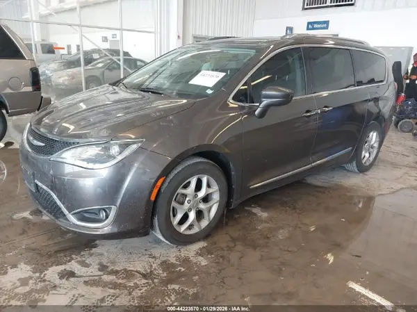 2C4RC1BGXJR139591 2018 CHRYSLER PACIFICA - Image 2
