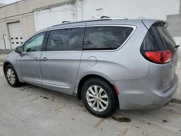 2C4RC1BGXJR141762 2018 CHRYSLER PACIFICA - Image 2