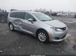 2C4RC1BGXJR142295 2018 CHRYSLER PACIFICA