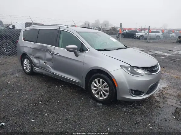 2C4RC1BGXJR142295 2018 CHRYSLER PACIFICA - Image 1