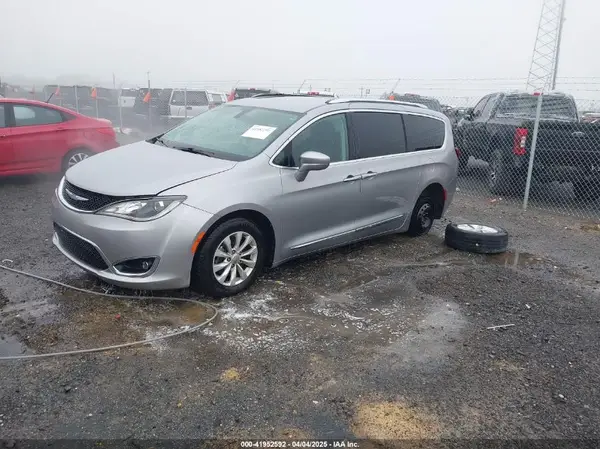 2C4RC1BGXJR142295 2018 CHRYSLER PACIFICA - Image 2