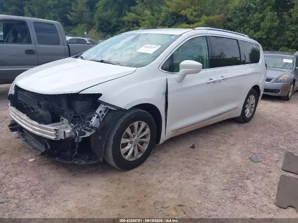 2C4RC1BGXJR142538 2018 CHRYSLER PACIFICA - Image 2