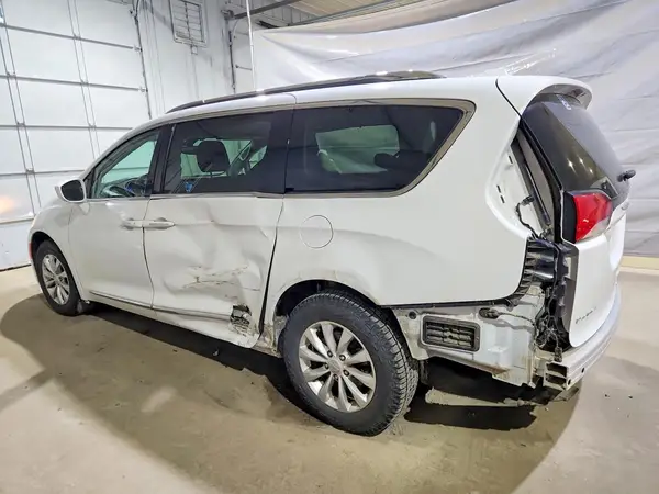 2C4RC1BGXJR143981 2018 CHRYSLER PACIFICA - Image 2