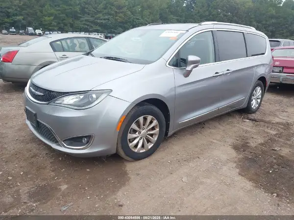 2C4RC1BGXJR144337 2018 CHRYSLER PACIFICA - Image 2