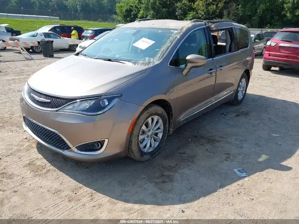 2C4RC1BGXJR148937 2018 CHRYSLER PACIFICA - Image 2