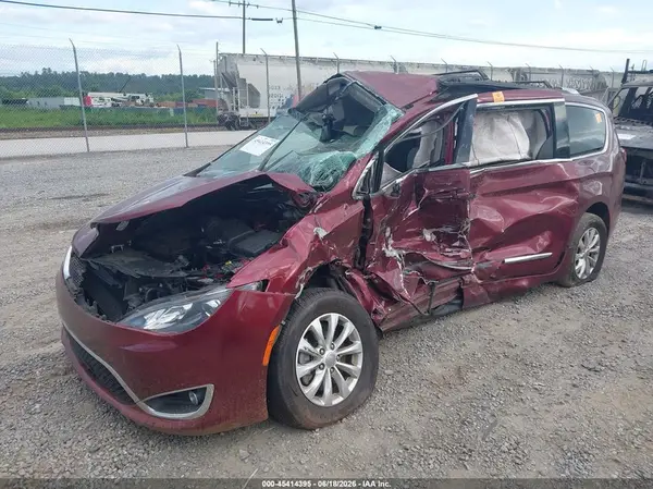 2C4RC1BGXJR149473 2018 CHRYSLER PACIFICA - Image 2