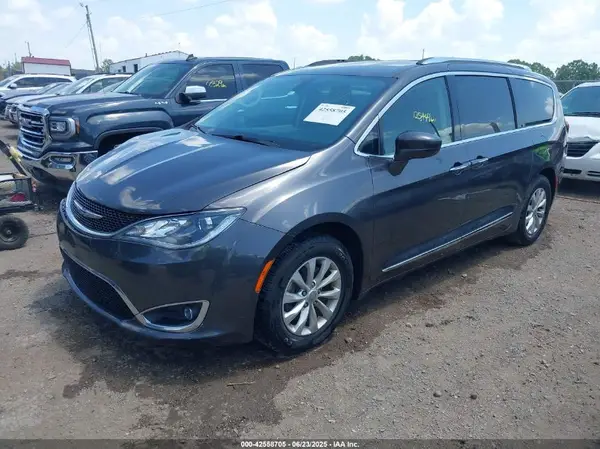 2C4RC1BGXJR152017 2018 CHRYSLER PACIFICA - Image 2