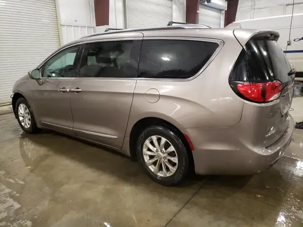 2C4RC1BGXJR153930 2018 CHRYSLER PACIFICA - Image 2