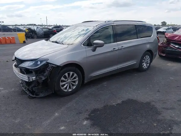 2C4RC1BGXJR154172 2018 CHRYSLER PACIFICA - Image 2