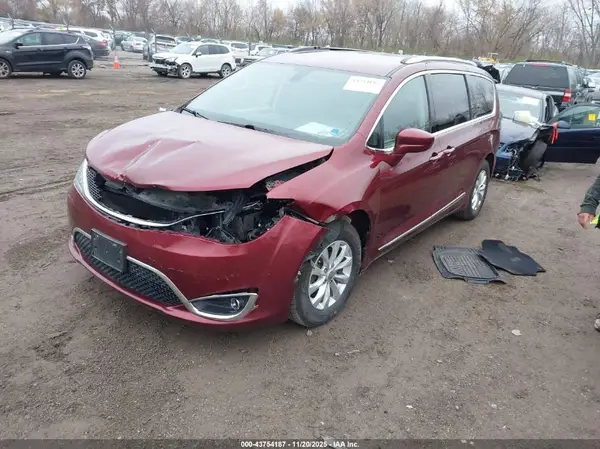 2C4RC1BGXJR155189 2018 CHRYSLER PACIFICA - Image 2